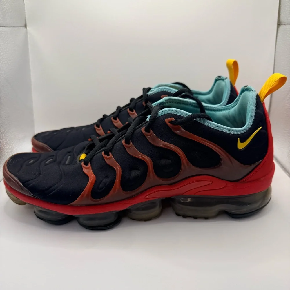 NIKE AIR VAPOR MAX PLUS “Stained Glass” Men’s Size 12 Black‎ Red Sneakers